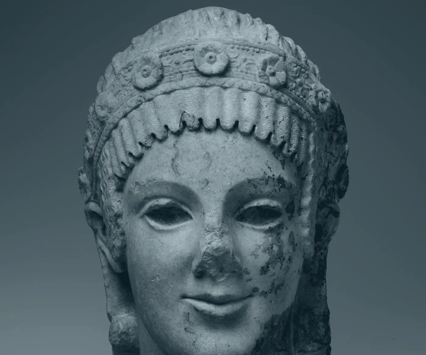 Escultura griega de Atenea, diosa de la sabiduría y la estrategia
